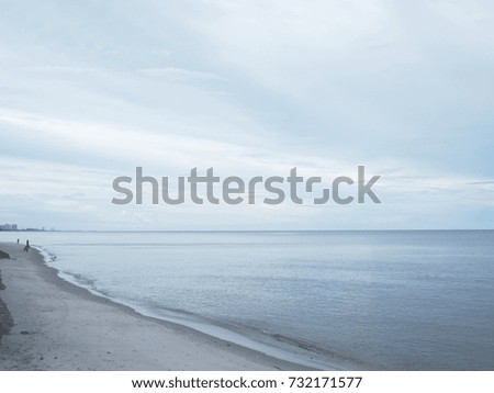 Horizon of the calm sea fade light