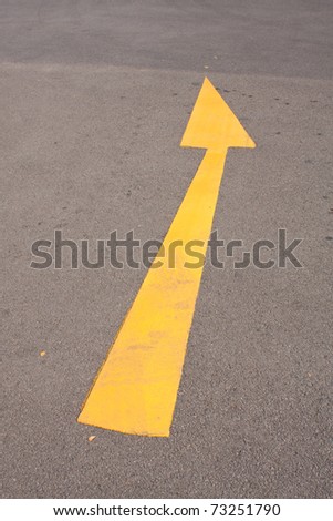 Arrow yellow curve on the road, turn the arrow symbol.