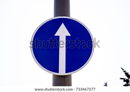 Road signs for the passage of vehicles and pedestrians
