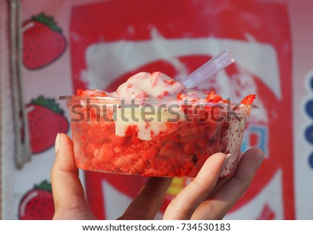 Strawberry Shaved Ice With Condensed Milk