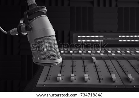radio Studio: professional audio mixer and microphone