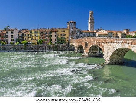 City view of Verona with the Dom Santa Maria Matricolare and Roman bridge Ponte Pietra on the River Adige, Verona, Veneto, Italy, Europe