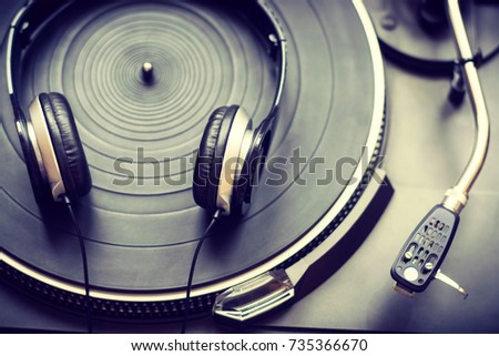 Close up of headphones on turntable Royalty-Free Stock Photo #735366670