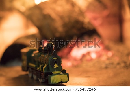 Model of a green train against a background of blurred lights