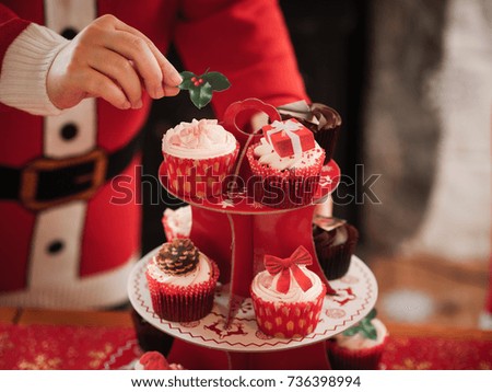 set up cup cake for Christmas party