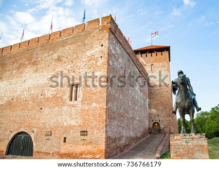 Picture of the medieval Gyula castle, made of bricks