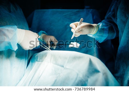 Surgeons in the operating room doing surgery patient