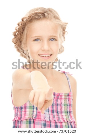picture of little girl pointing her finger