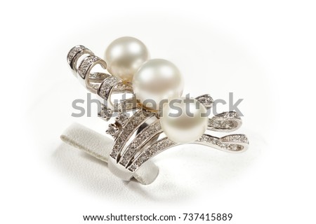 High Value Gems Stone accessories, White three Pearls Diamond Platinum Ring. Studio lighting white background, HDR stacking macro photo