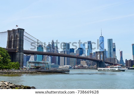 View of the brooklyn bridge and Manhattan skyline