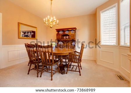 Yellow cream dining room with antique furniture