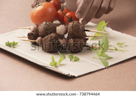 Grilled beef balls with onions