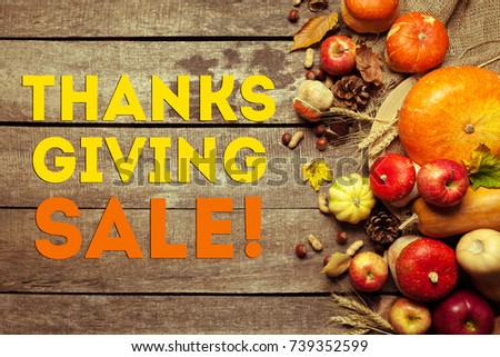 Happy thanksgiving day sale display on wooden background