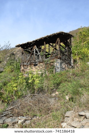 Picture of an old abandoned barn on the hill 