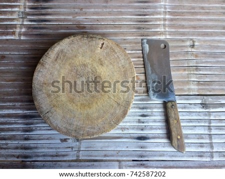 Chopping board and knife