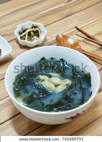 Korean food Oyster Seaweed Soup, Miyeok-guk