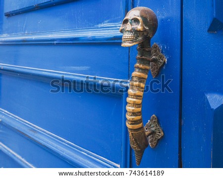 The door handle resembles a skull