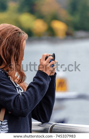 girl is taking pictures of a smartphone in the open air