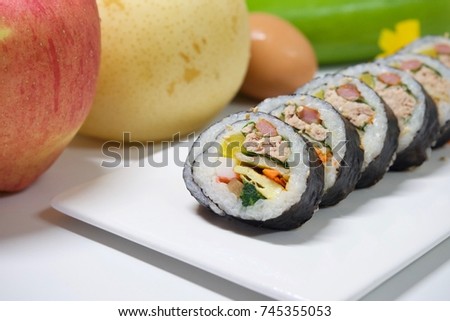 Korean food tuna kimbap