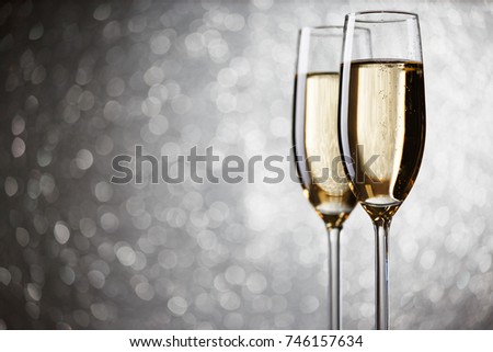 Festive picture of two wine glasses with sparkling champagne