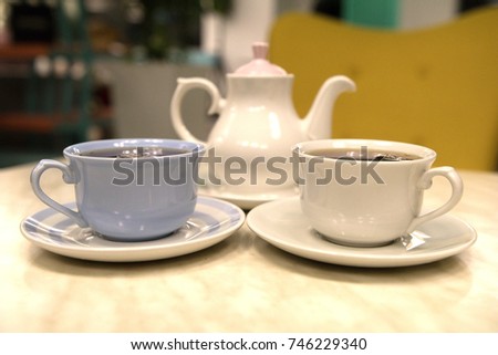 2 cups of tea and a kettle in the cafe