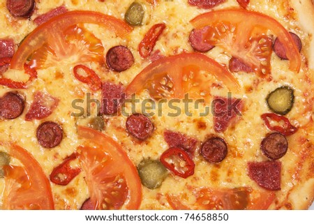 Closeup picture of pizza with tomatoes and pepperoni