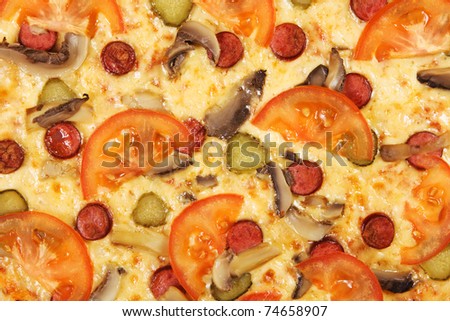 Closeup picture of pizza with tomatoes and pepperoni