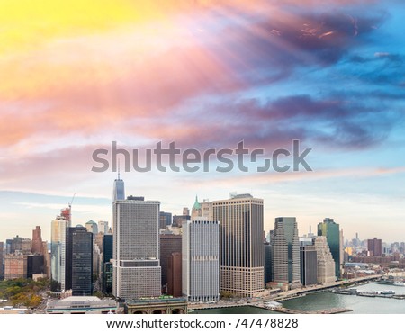 Downtown Manhattan, beautiful New York City skyline.