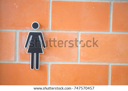 Signs bathroomon brick wall