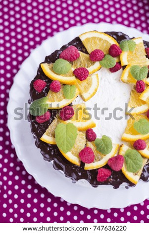Cake with berries and chocolate