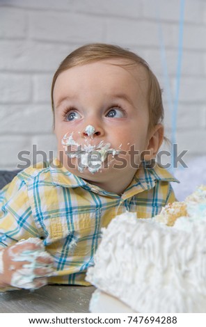 The first cake baby. Photoshoot of the child in the studio