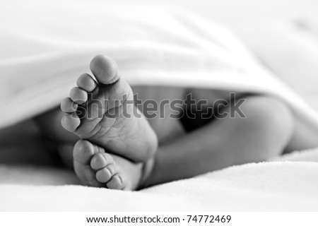 Newborn feet Royalty-Free Stock Photo #74772469