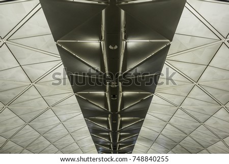 Symmetrical roof structure with triangles