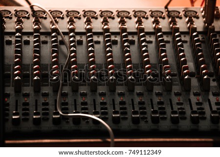sound mixer control, electronic device.

