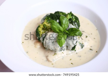 fish fillet with broccoli