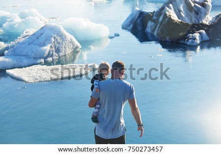 Iceland, Jokulsarlon lagoon, family on icelandic glacier lagoon bay,