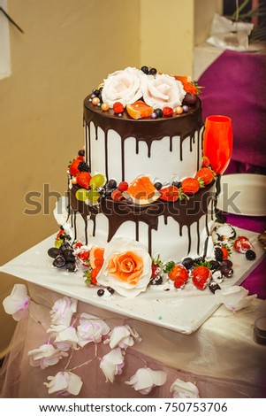 Wedding cake with chocolate.