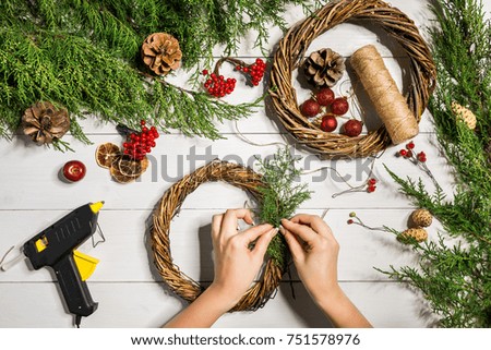 Christmas wreath decoration with handmade DIY, do it by yourself.