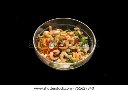 mixed salad with shrimps