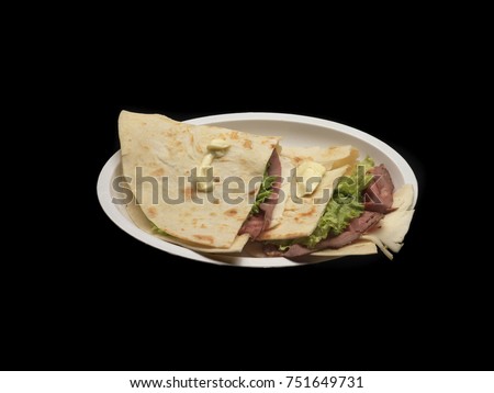 piadina with roatbeef, cheese, salad and mayo