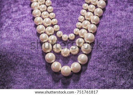 Picture of pearl necklace on the purple dress
