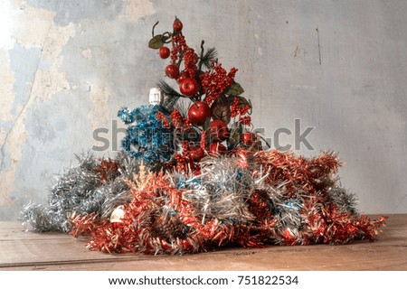 A Christmas tree with apples