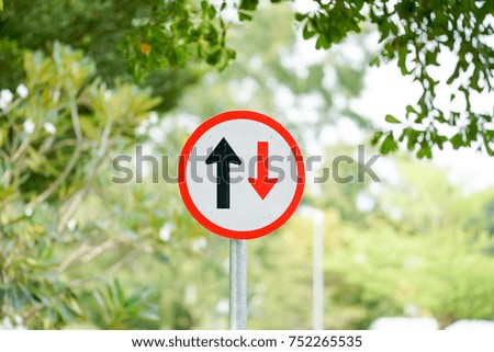Two way traffic sign