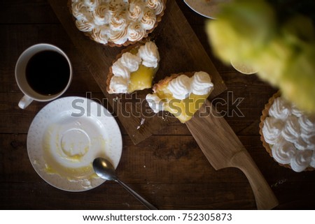 Lemon tart with Italian meringue