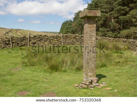 Hope Cross on moorland above Ladybower resertvoir in the Peak District National Park, Derbyshire, England.