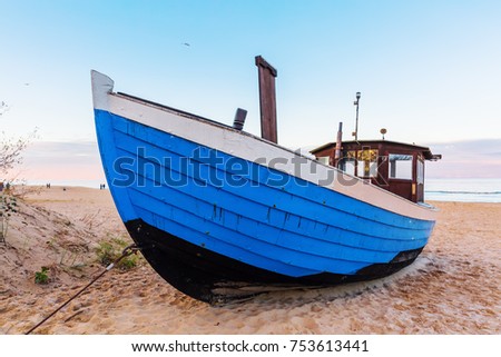 picture of a blue fishing boat at the coast of the Baltic Sea
