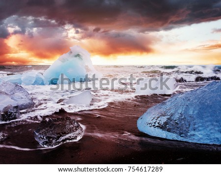 Iceland, Jokulsarlon lagoon, Beautiful cold landscape picture of icelandic glacier lagoon bay.