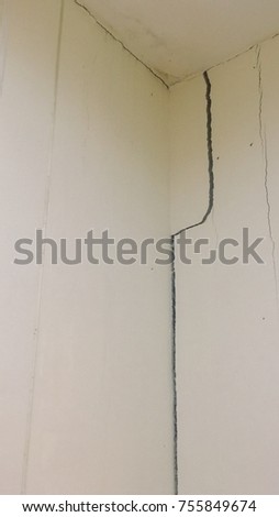 The cement wall cracks and crevices. As a result of non-standard construction and low quality. Royalty-Free Stock Photo #755849674