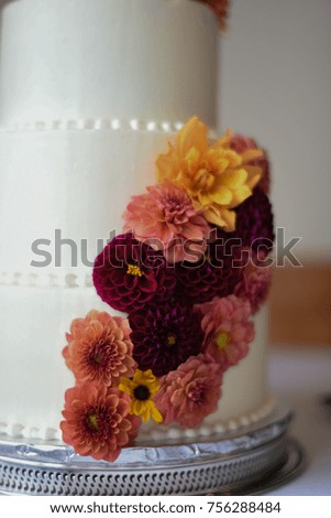 Wedding Photography: White Buttercream Frosting Wedding Cake with Fall Colored Mums