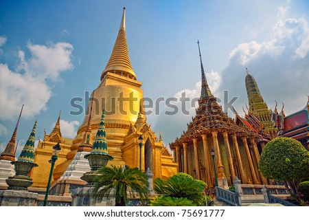 Famous  Bangkok   Temple - "Wat Phra Kaew"  photo